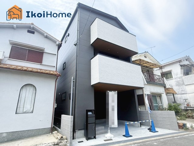 明石市野々上１丁目　新築戸建の玄関|弊社独自で毎月５組限定「人気オプション３点パック」カーポート・バルコニー・ウッドデッキを１万円で取付