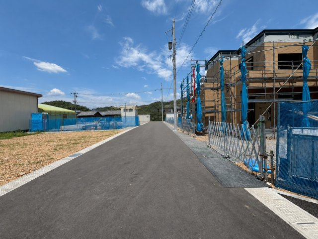 タマタウン　関市巾1丁目（倉知小Ⅲ）　全5区画分譲の前面道路含む現地写真|「現地（2026年7月17日）撮影」　
■前面道路　
■ヤマダ不動産　株式会社リライフ