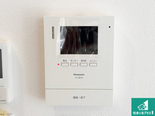 神戸市須磨区若草町　新築一戸建ての防犯設備|カラーモニターインターホン！声だけでなく来訪者の姿や顔がモニターで確認できるので、小さなお子様がいらっしゃるご家庭でも安心できます！