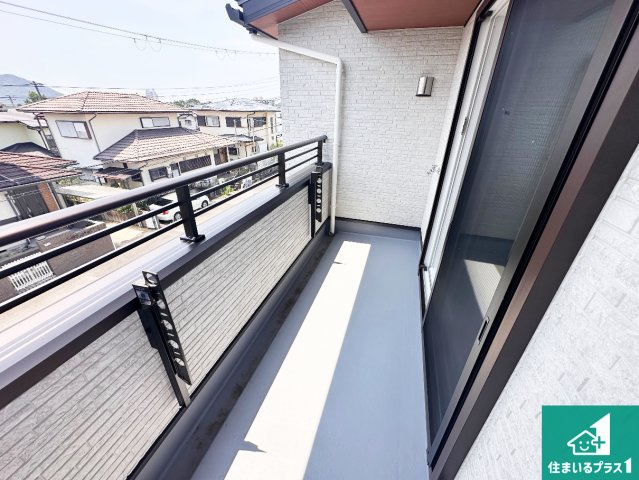 神戸市須磨区若草町　新築一戸建てのバルコニー|ワイドバルコニーは洗濯物を干すスペースが広いのでご家族が多くても安心！