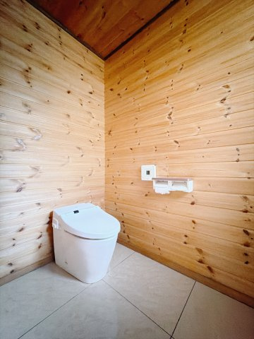 【中古戸建】伊勢崎市今泉町1丁目のトイレ|■トイレ｜木目調のトイレは木のぬくもり感じるトイレになっています♪
