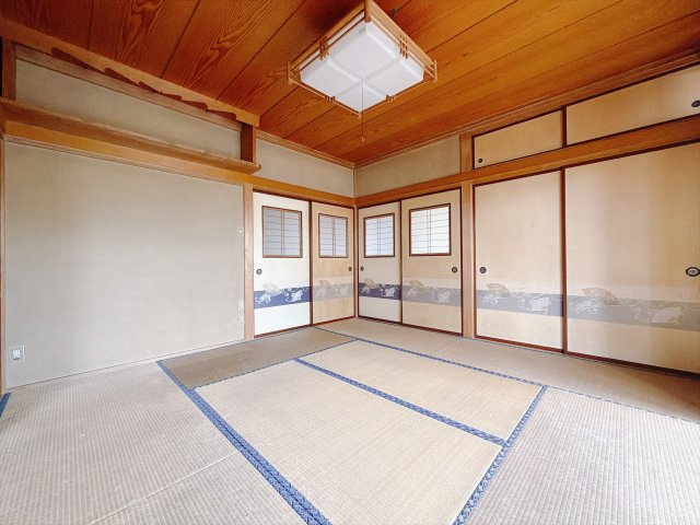 【中古戸建】伊勢崎市今泉町1丁目の和室|■和室｜和室でしか味わえない畳ならではの香りや素材で和のやすらぎを感じてください♪休日はお子様とお昼寝するのにも最適です！