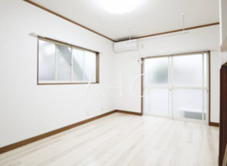 【居間・リビング】 | レインボーハイツ | 洋室のお部屋です。