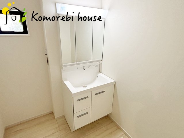 上尾市東町　6期　新築一戸建て　KEIAI GRACE　02の独立洗面台