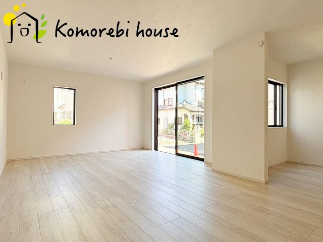 上尾市東町　6期　新築一戸建て　KEIAI GRACE　02の居間・リビング