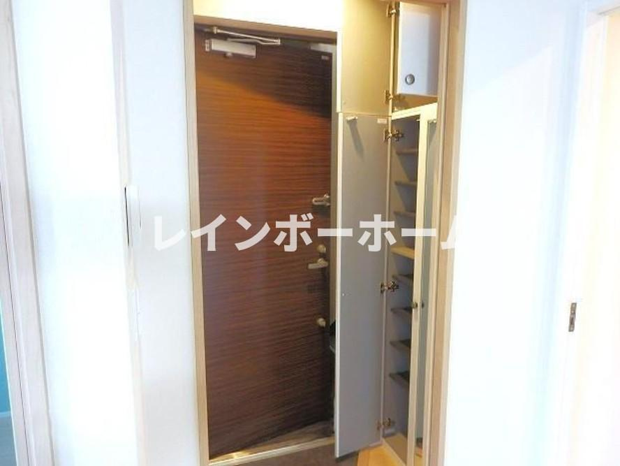 フェールの玄関|反転間取りです。
