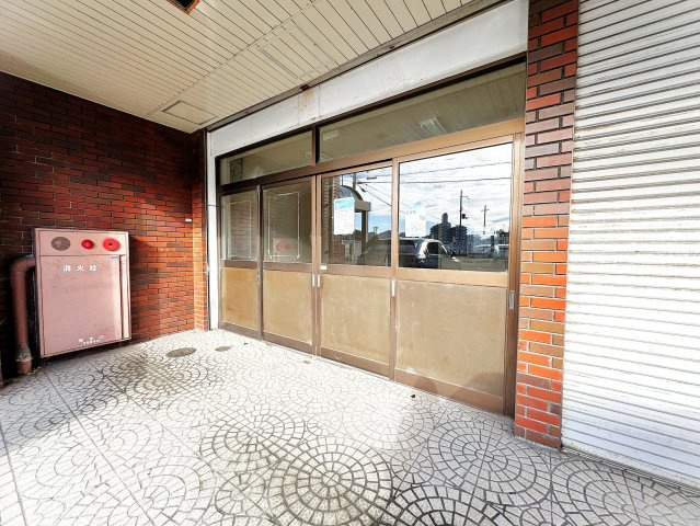 ノース青山　の玄関|アルミサッシ4枚引き戸。