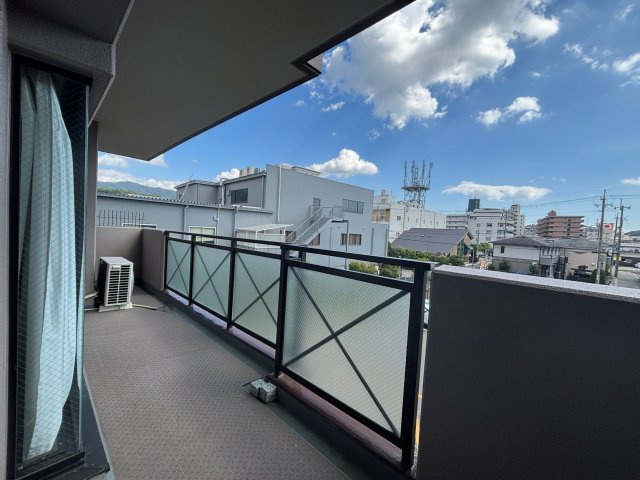 ユニライフ川西多田のバルコニー