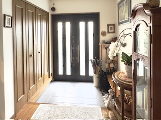 本山中町4丁目の玄関