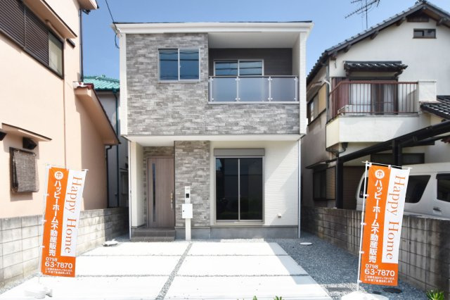 テラシエ安倉中6丁目新築一戸建て│4LDK+並列駐車2台可の外観|現地外観正面写真です。完成済みの為、即日のご内覧が可能です。物件の詳細などお気軽にお問い合わせください。