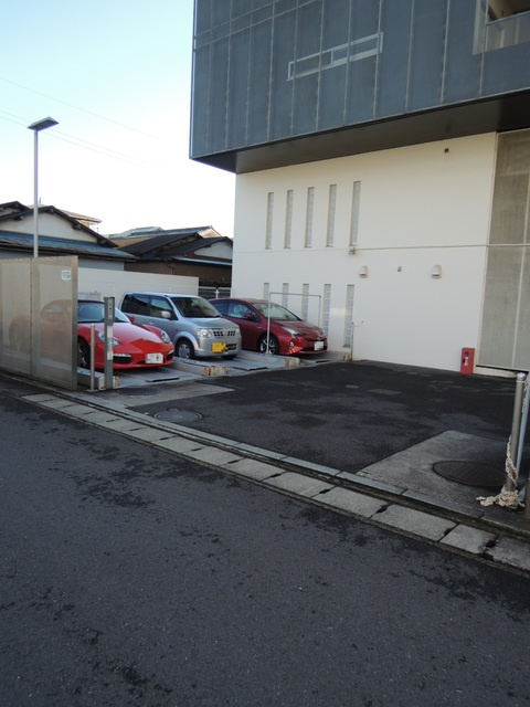川崎市多摩区宿河原２丁目の賃貸マンションの駐車場