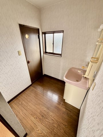 【中古】桐生市相生町2丁目　4LDK　駐車3台以上可！の独立洗面台
