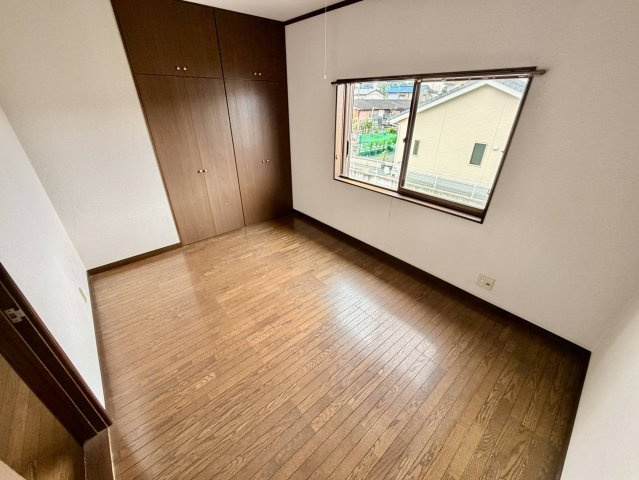 【中古】桐生市相生町2丁目　4LDK　駐車3台以上可！の洋室