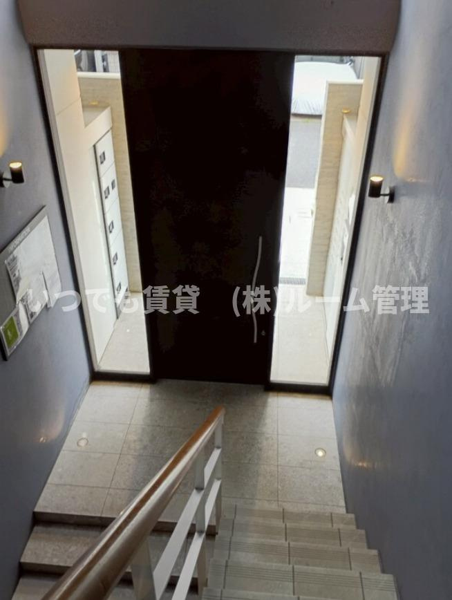 ALERO北参道のエントランス