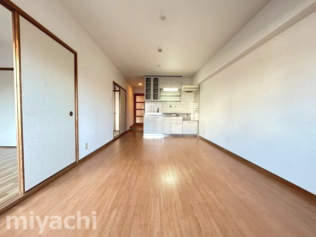 徳島市西新浜町１丁目の賃貸マンションの居間・リビング