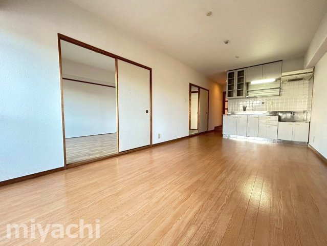 徳島市西新浜町１丁目の賃貸マンションの洋室