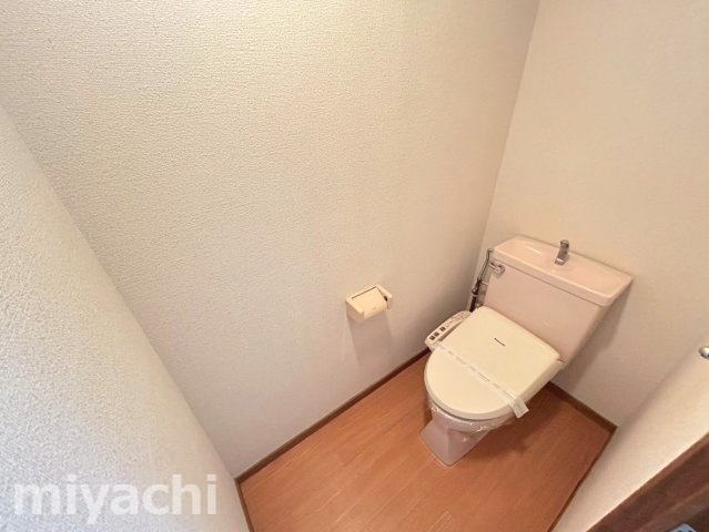 徳島市西新浜町１丁目の賃貸マンションのトイレ