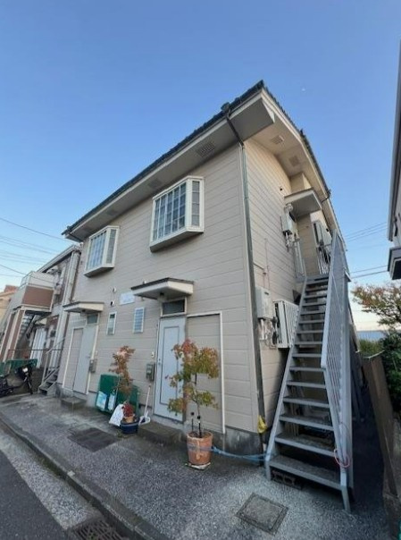 横浜市金沢区柴町のアパートの外観