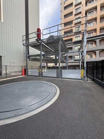 オープンレジデンシア天神今泉の駐車場