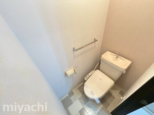 徳島市津田町１丁目の賃貸マンションのトイレ