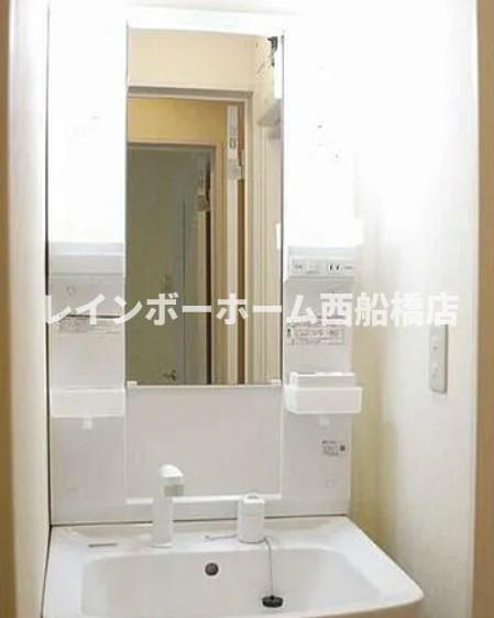 ヴェスタ市川の洗面所