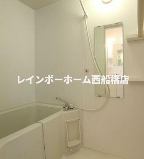 ヴェスタ市川の浴室