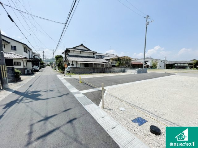 亀岡市古世町　第4期　新築一戸建ての前面道路含む現地写真