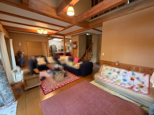 【居間・リビング】 | 北佐久郡軽井沢町大字追分　リビング吹抜け　4LDK