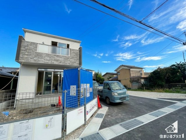 亀岡市古世町　第4期　新築一戸建ての外観|周辺は落ち着いた街並みの住宅地！子育てがしやすい住環境です！まだ未完成ですが、現地でしかわからない事もございます。是非一度ご覧ください。