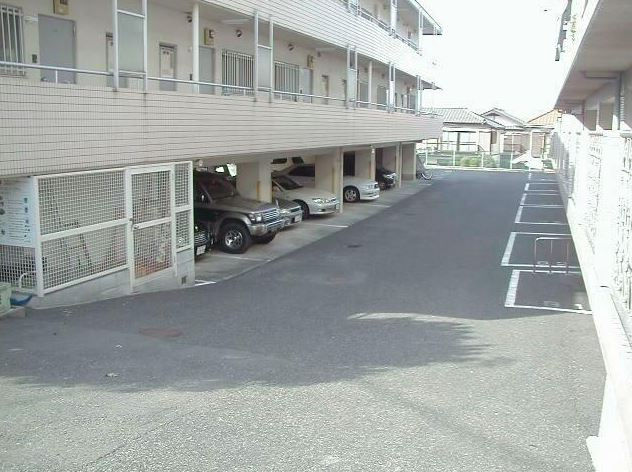 ロードパレスⅡの駐車場