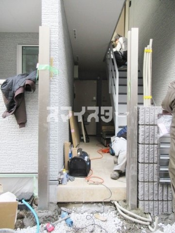 墨田区墨田３丁目のアパートのエントランス