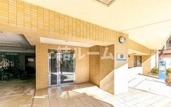 豊島区雑司が谷１丁目の賃貸マンションのエントランス