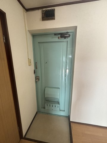 琴浦マンションの玄関