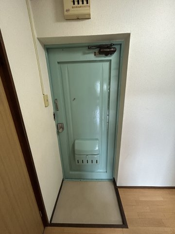 琴浦マンションの玄関