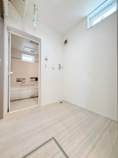 【独立洗面台】 | 小山町　新築住宅♪ | 【化粧室♪】ゆとりのある脱衣スペースです♪ランドリースペースとしても使用出来ます♪
