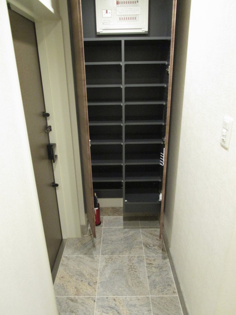 アトラス秋葉原ＣＡＬＭＯＤＥの玄関|★シューズＢＯＸ★