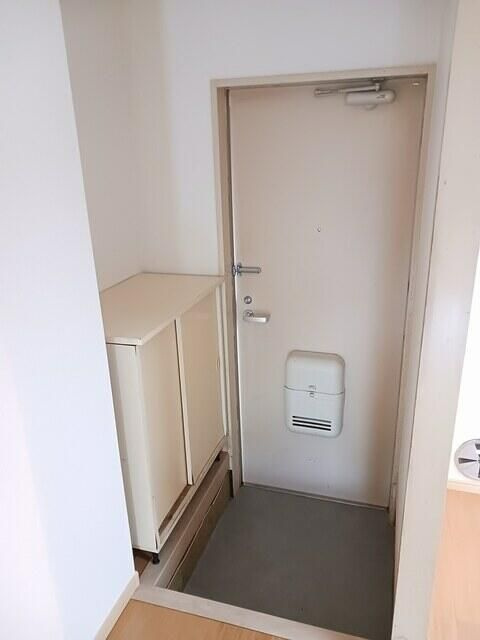 相模原市南区磯部のアパートの玄関