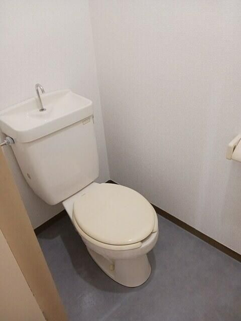 相模原市南区磯部のアパートのトイレ