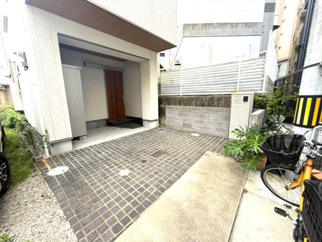 生田町4丁目戸建の玄関|エントランス