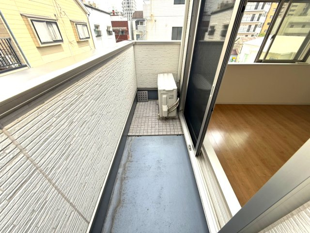 生田町4丁目戸建のバルコニー|バルコニー付きです