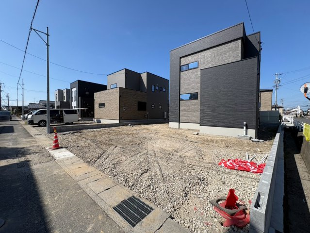 タマタウン　岐阜市南鶉1丁目(鶉小)　全4区画分譲の外観|「現地（2026年10月9日）撮影」　
■全体写真　
■ヤマダ不動産　株式会社リライフ　