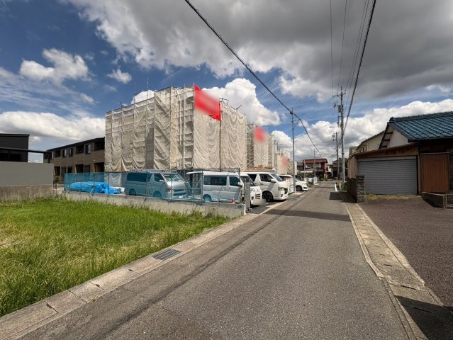タマタウン　岐阜市南鶉1丁目(鶉小)　全4区画分譲の前面道路含む現地写真|「現地（2026年8月17日）撮影」　
■前面道路　
■ヤマダ不動産　株式会社リライフ