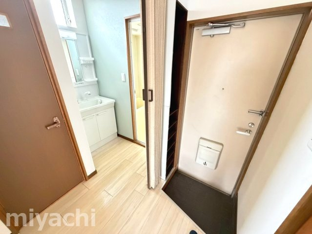 徳島市住吉６丁目のアパートの玄関