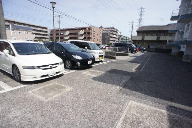 須藤本郷マンションの駐車場
