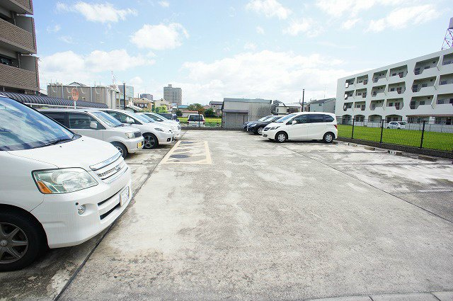 アグラード長岡京の駐車場