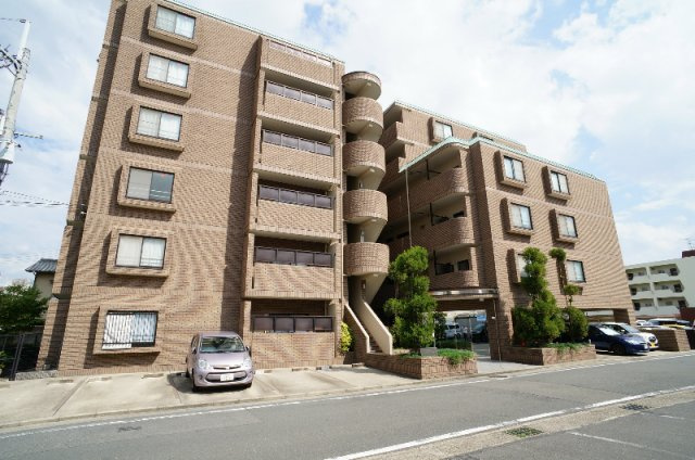 アグラード長岡京の外観パース|長岡天神駅徒歩5分 オートロック付タイル張りの外観マンション