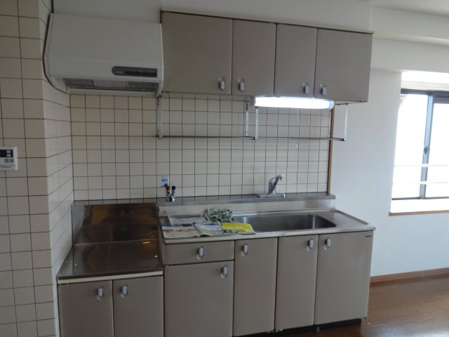 アグラード長岡京のキッチン|システムキッチン採用 毎日の料理が捗るゆとりある作業スペース