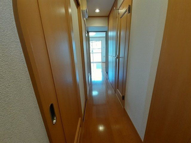 プロムナードひばりの玄関