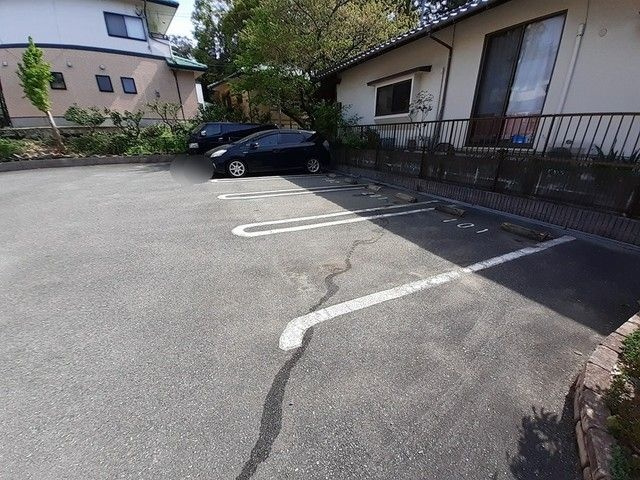 プロムナードひばりの駐車場