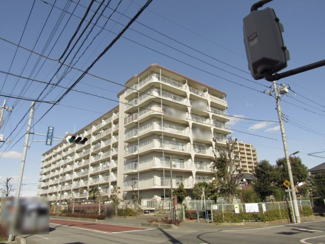 日商岩井草加マンションの外観